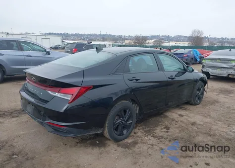 2022 Hyundai Elantra Sel z USA, uszkodzony, nr VIN 5NPLM4AG3NH061308